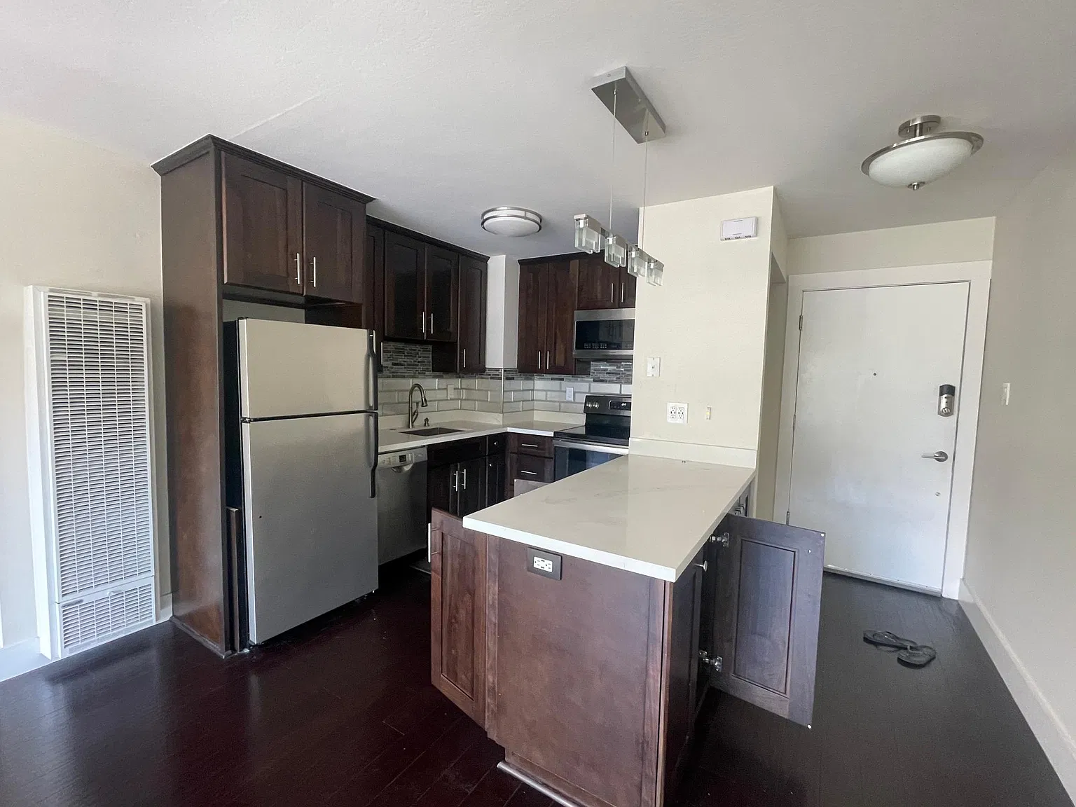 711 Capp St — Photo 3