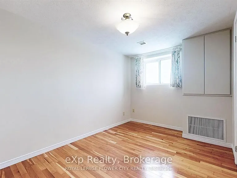 85 William St N #401 — Photo 18