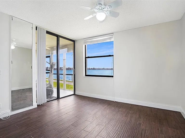 109 Lake Emerald Dr #110 — Photo 25
