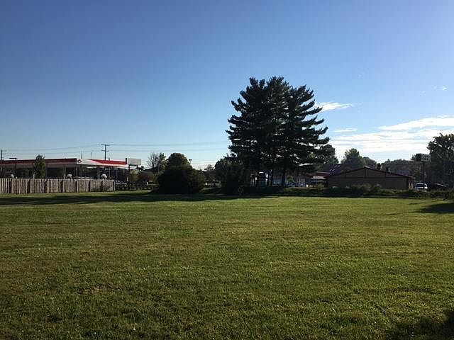 2nd image of 1420 Home Acre Dr