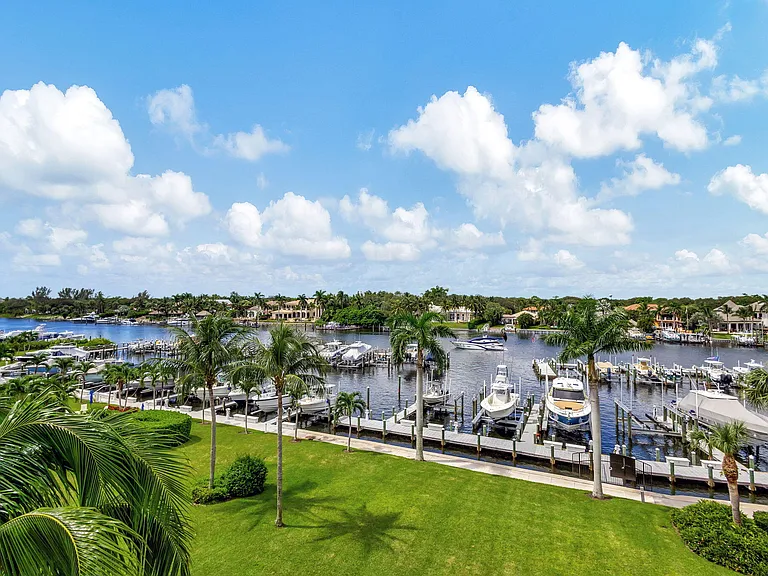 444 Bay Colony Dr N — Photo 1