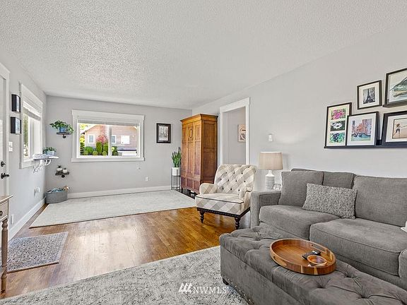 5th image of 902 N Cushman Ave