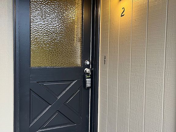2nd image of 1341 W Hayes St APT 2