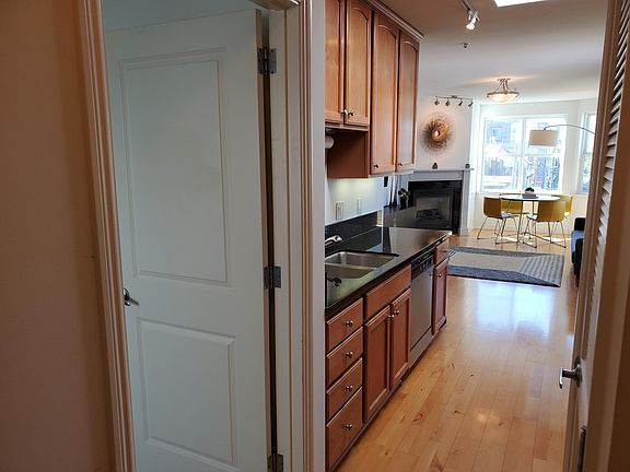 5th image of 52 Sheridan St APT 6