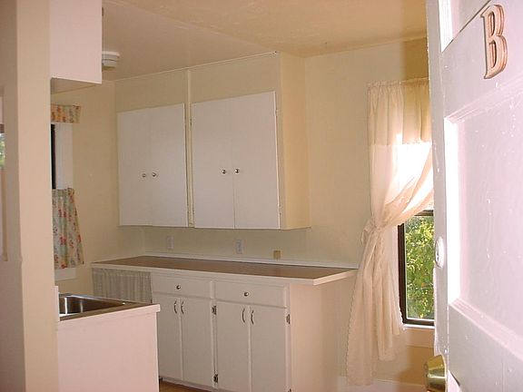 4th image of 329 Avenue E APT B