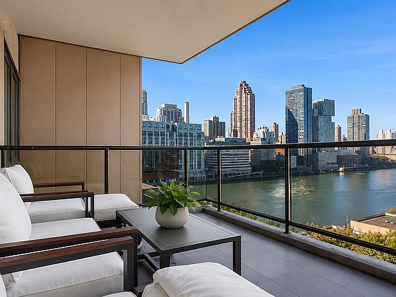 2nd image of 531 Main St APT 1213