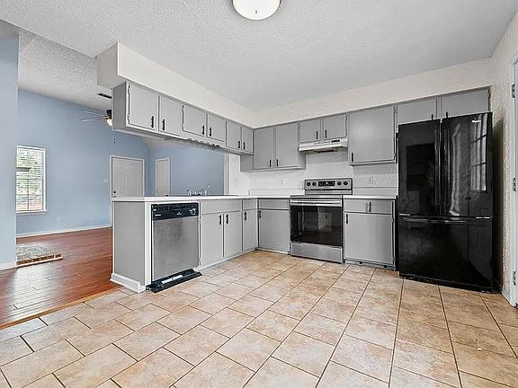 4th image of 2300 Tyler St