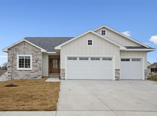 918 Horizon Dr, Tiffin, IA 52340