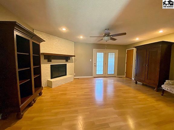 3rd image of 4403 Pagoda St