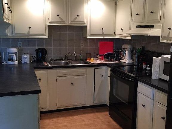 3rd image of 1070 Shirley Dr