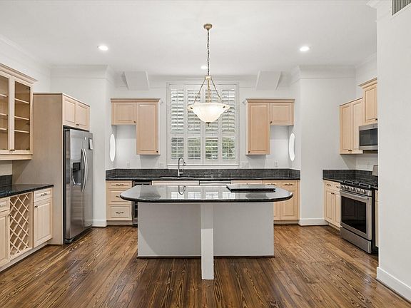 3rd image of 112 Detering St