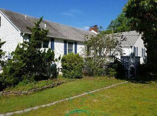 20 E Tiana Rd, Hampton Bays, NY 11946