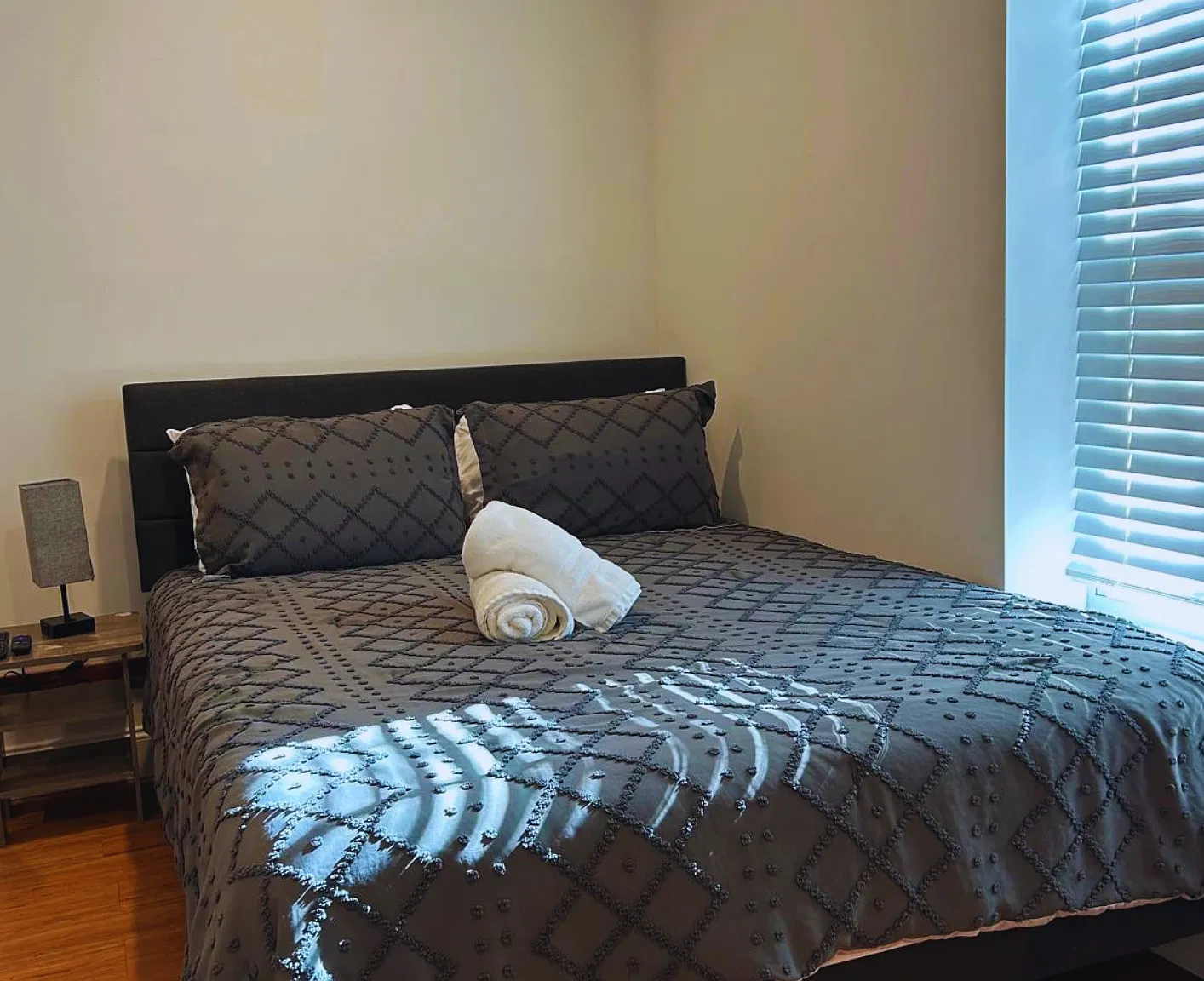 Studio, $990 — Photo 1