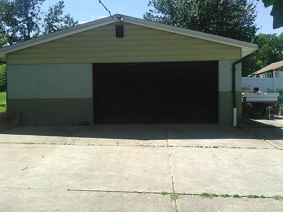 5th image of 9965 Meadow Ave