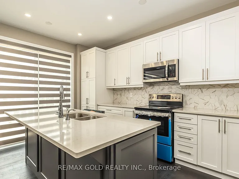 42 Milt Schmidt St — Photo 11
