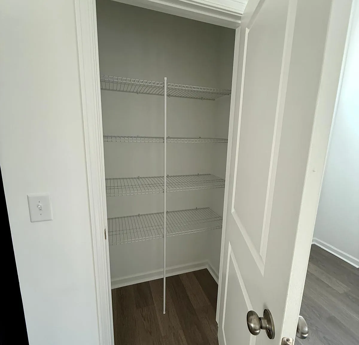 3 bed, 2.5 bath, 1952 sqft, $2,400 — Photo 1