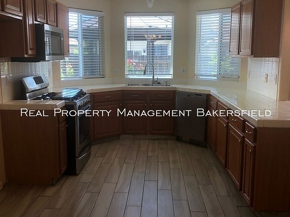 4th image of 8605 Hoodsport Ave