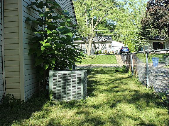 5th image of 38 Pine St