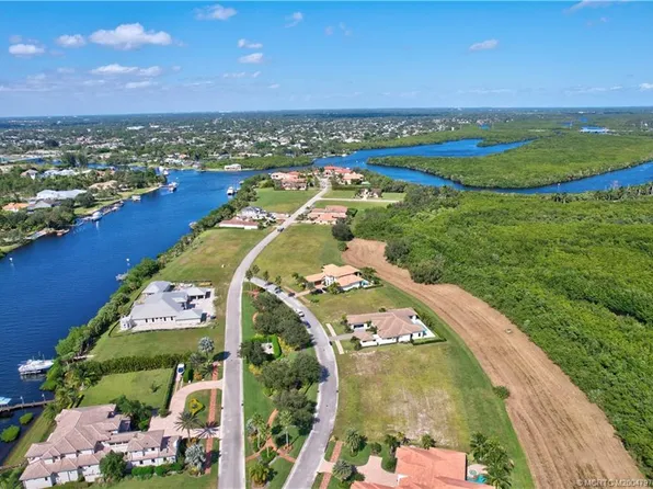 166 SE Strada Tione, Port Saint Lucie, FL 34952