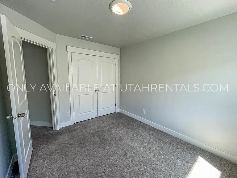4237 W 2010 N — Photo 18