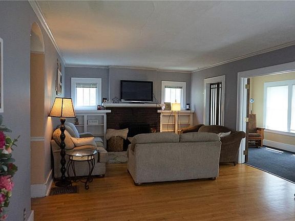 3rd image of 117-19 Twin Hills Dr