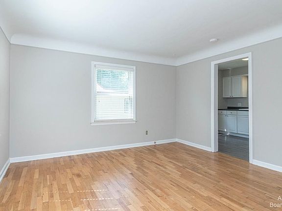 4th image of 3357 Beaumont Ave