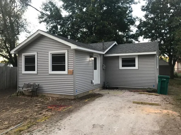 2221 W Kellogg Ave, Peoria, IL 61604