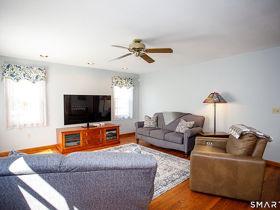 5th image of 27 Laurel Circle Drive
