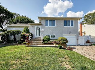 3589 Marjorie Ln, Seaford, NY 11783