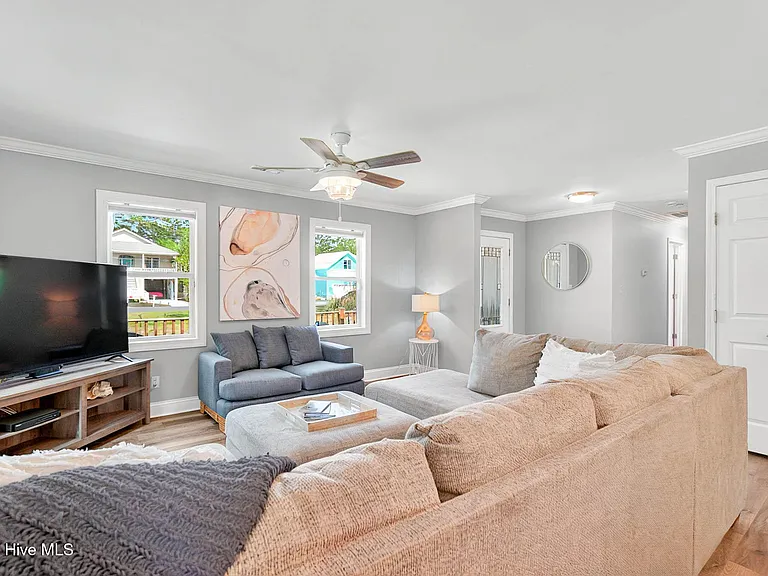 1950 Ocean View Dr SW — Photo 37