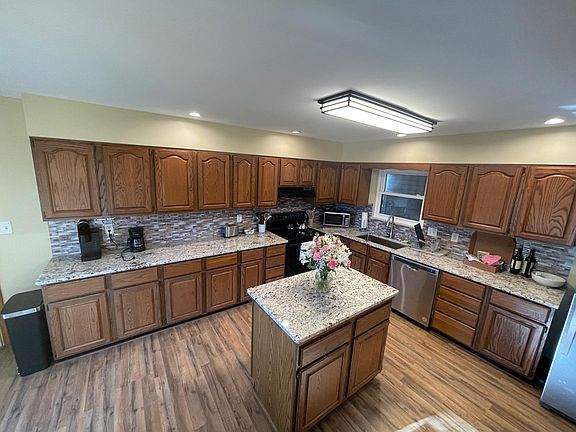 3rd image of 108 Laurel Ct