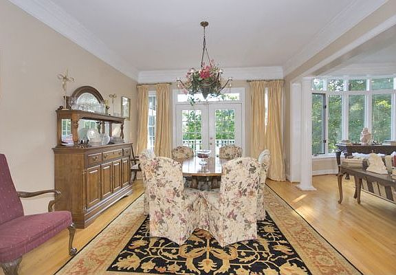 3rd image of 1559 Elgin Ct