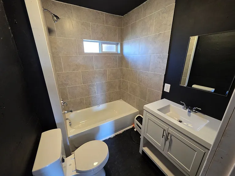 2927 E Mission Ave — Photo 6