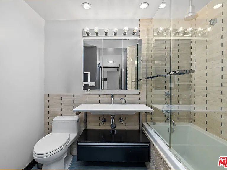999 N Doheny Dr #611 — Photo 10