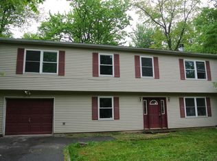 5322 Ledgewood Dr, Tobyhanna, PA