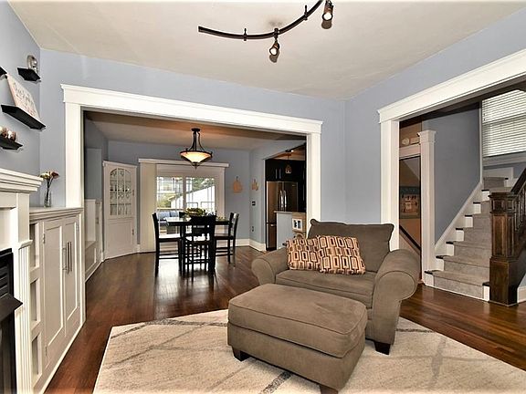 2nd image of 1297 Saint Charles Ave