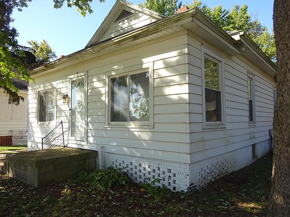 809 04TH ST FRONT OF HOME