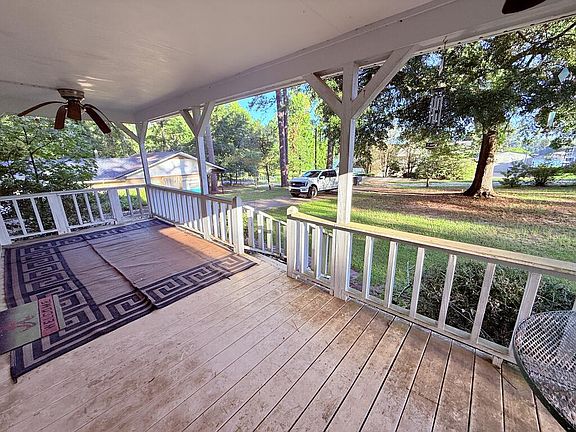 3rd image of 19 Grassy Ln