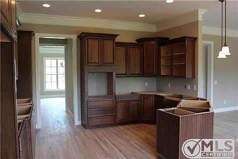 3rd image of 1104 Hibiscus Ln