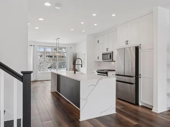 221 1st Ave NE APT 3, Minneapolis, MN 55413