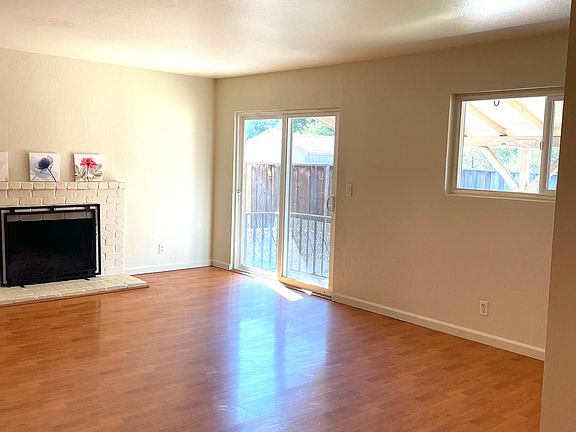 5th image of 2586 Pendragon Ln