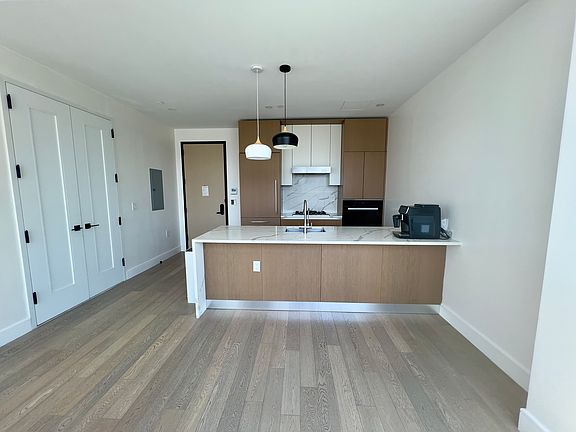 4th image of 2243 Jackson Ave #9A