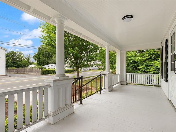 4th image of 484 Groveland St