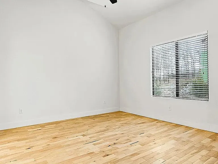 105 & 107 E Maplewood Ln — Photo 15