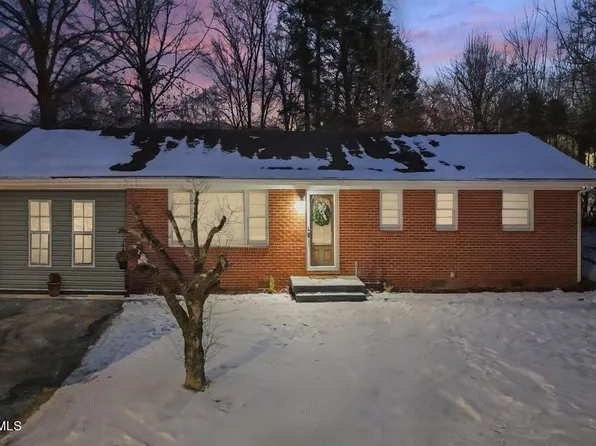 2703 W Walnut St, Johnson City, TN 37604