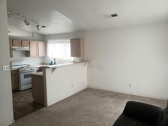 5th image of 9309 Vista Del Valle Ct SW