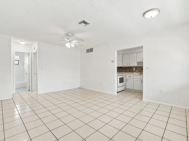 7211 Venetian St #2 — Photo 6