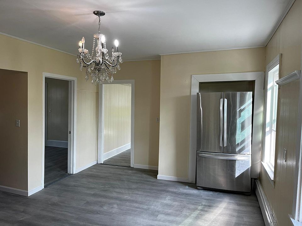 1st image of 10 Willow St Floor 3