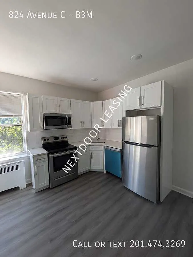 824 Avenue C — Photo 1