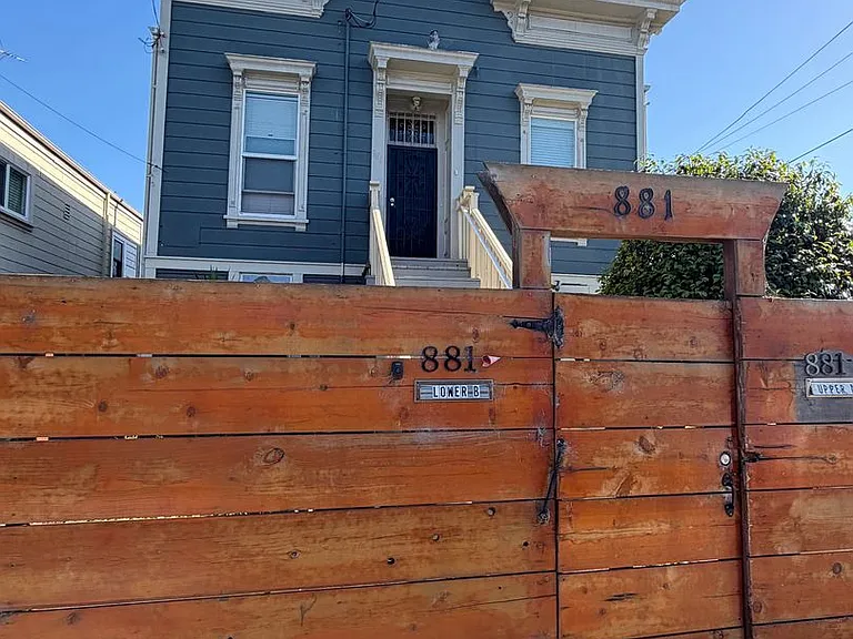 881 30th St — Photo 1